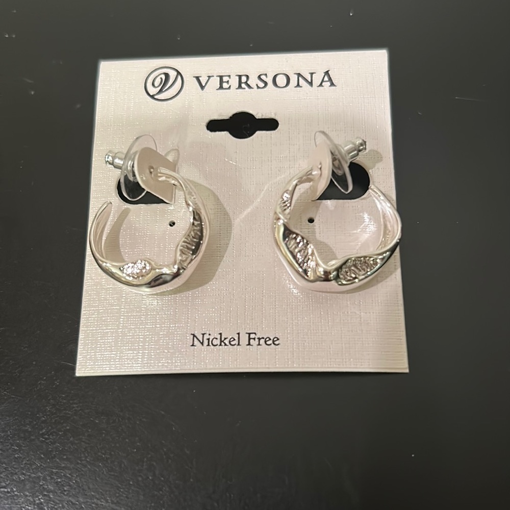 Modern silver hoops earrings